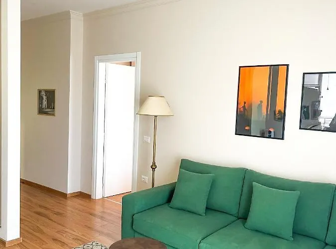 Skyline Sunset & Towers View - Modern 1br